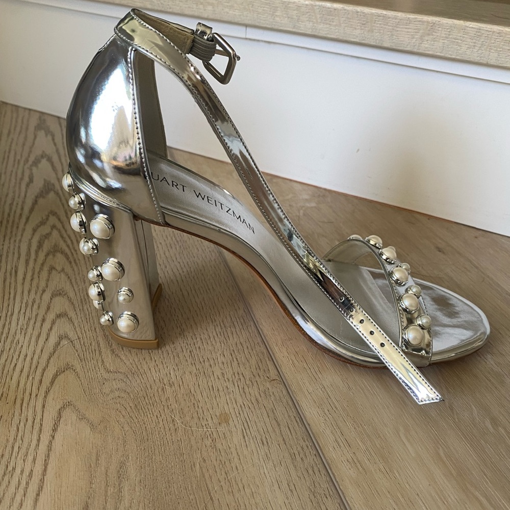 Stuart Weitzman Silver Pearl Studded Shoes.  Size 7.5, 8